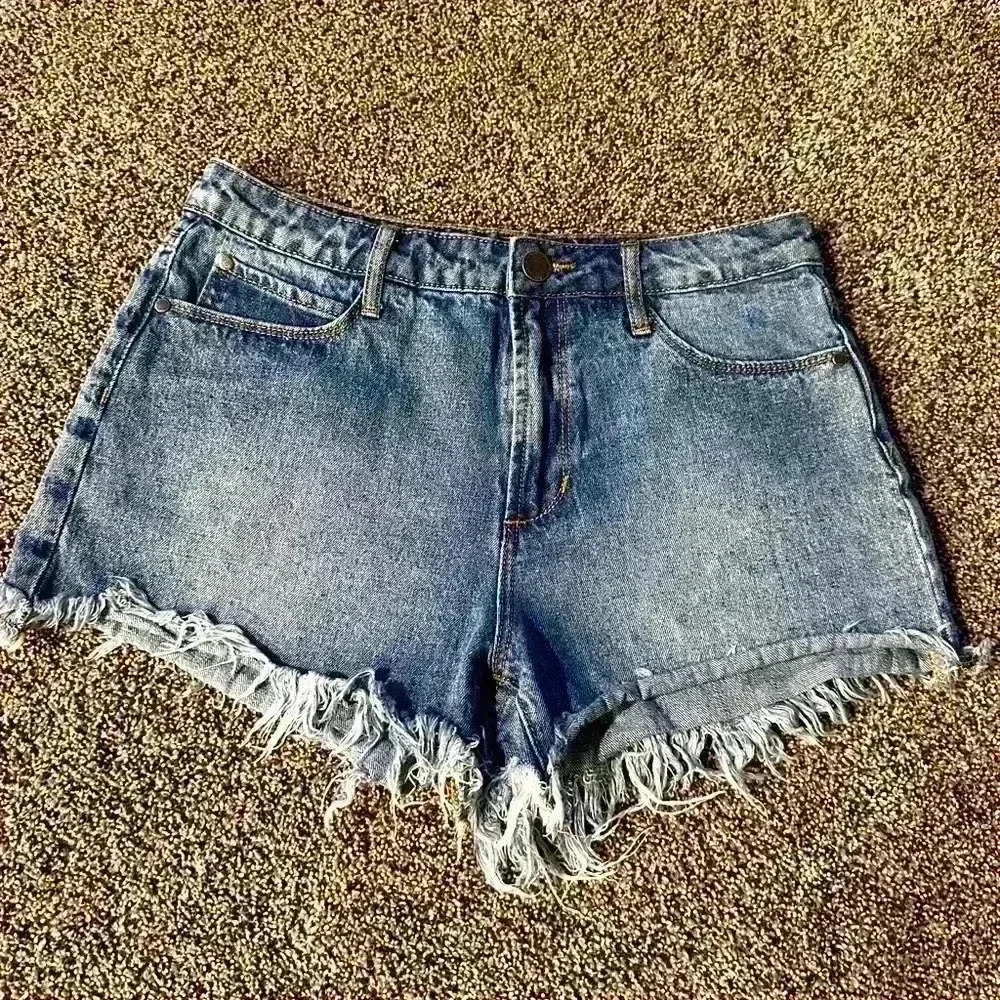 Articles of society women’s fray edge denim Jean shorts size 26 Summer, everyday